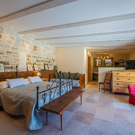 Benka, Istrian Stone House *