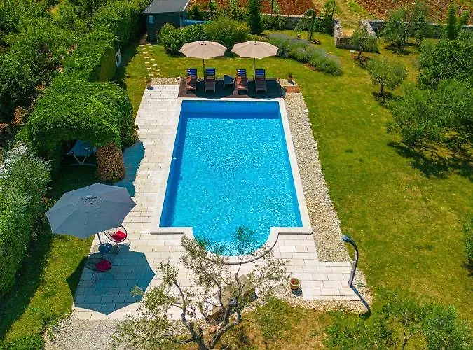 Benka, Istrian Stone House * Tinjan
